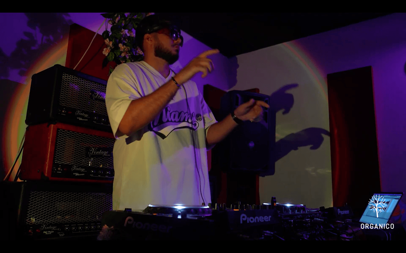 DJ Sessions - Estudio y Puesta en Escena 01